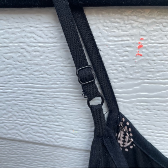 Angie woman’s romper black red and beige print. Pockets!! Adjustable straps - Picture 8 of 13